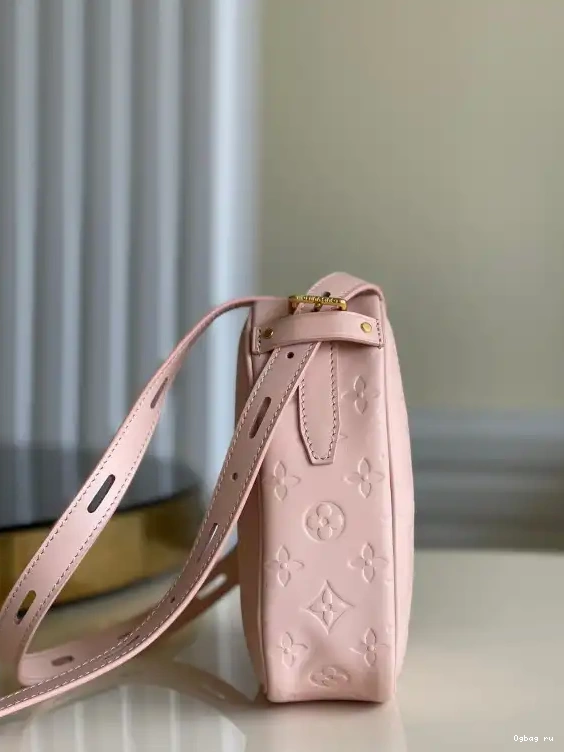 LIMITED LOUIS - VUITTON EDITION SAC CŒUR 0628
